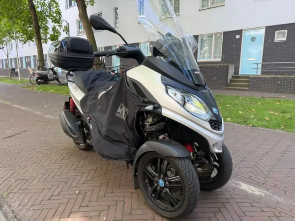 2023 Piaggio MP3 300 - €5,999 (1/1)