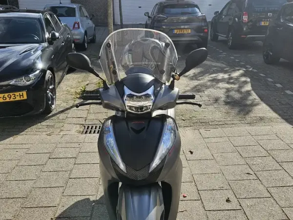 2018 Honda SH 350i - € 2.900 (1/1)