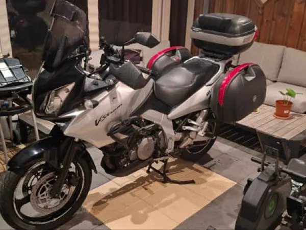 2004 Suzuki DL1000 V-Strom 2004 – 60.500 km – Veel extra’s - €3,000 · Bidding (1/1)
