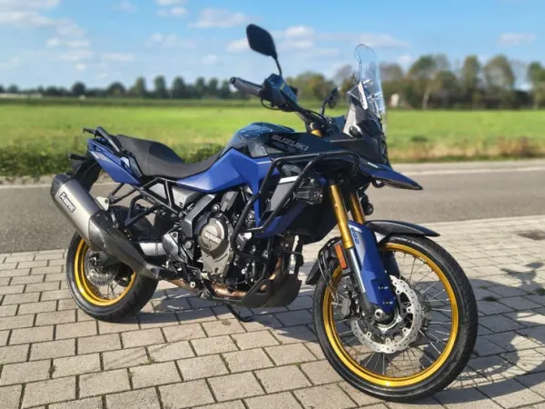 2024 Suzuki v Strom 800DE 2024 Slechts 20.000km Rijk Uitgevoerd - € 9.990 (1/1)