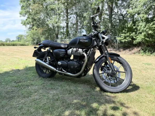 2018 Triumph Street Twin 900 Matt Black (custom) - €7,150 · Bidding (1/1)