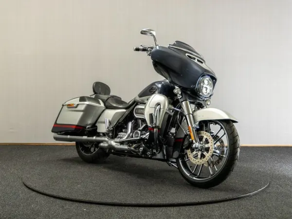 2019 Harley-Davidson CVO Street Glide - € 31.950 · Bieden (1/1)