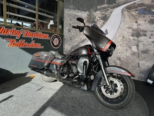2018 Harley-Davidson CVO Street Glide - € 27.990 · Bieden (1/1)