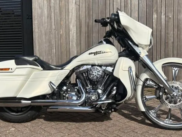 2015 Harley-Davidson Street Glide - € 17.950 · Bieden (1/1)