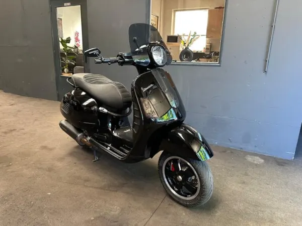 2013 Vespa gts 300 Carbon - € 4.250 · Bieden (1/1)