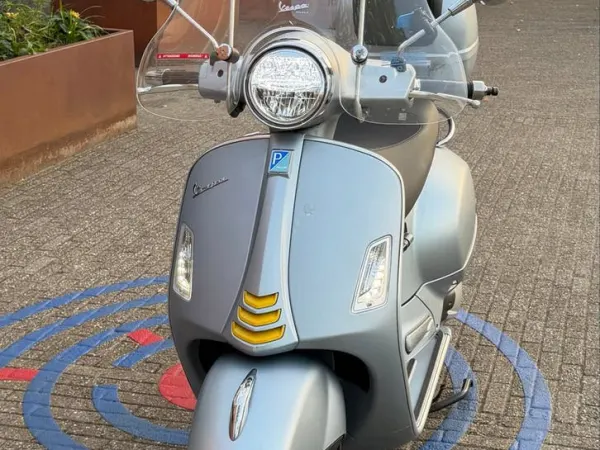 2021 Vespa GTS 300 SuperTech HPE - € 5.000 · Bieden (1/1)