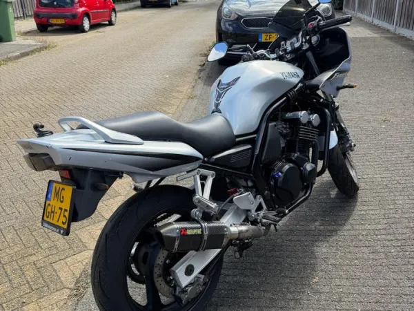 2004 Yamaha Fazer 600-Sportieve Toermotor met Akrapovic - €2,799 · Bidding (1/1)