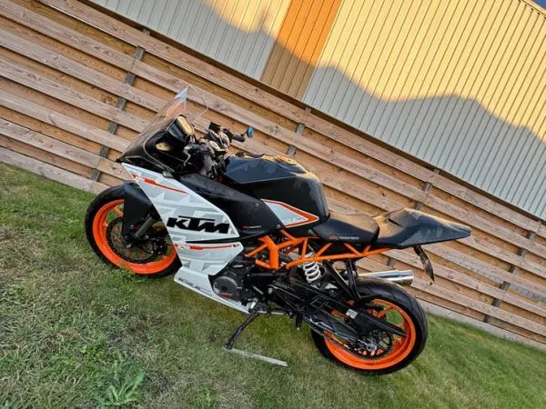 2015 KTM RC 390 - € 2.500 · Bieden (1/1)