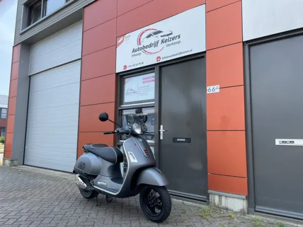 2015 Vespa S GTS 300 Helm | Hoes | Slot | Boekjes - € 4.950 (1/1)