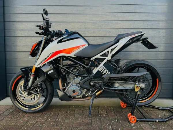 2022 KTM 390 Duke 2022, A2 motor, NIEUWSTAAT! (125, 690, 790) - € 4.695 (1/1)