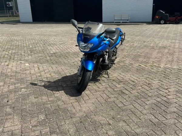 2001 Kawasaki ZR-7 - € 999 · Bieden (1/1)