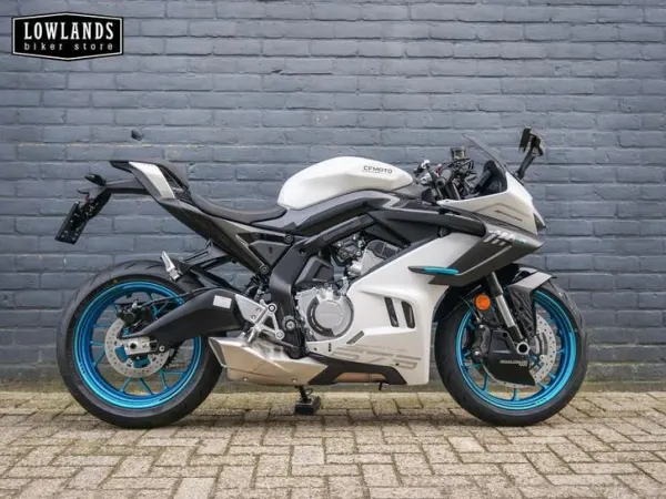 2025 Cfmoto 675 SR-R - € 8.499 · Bieden (1/1)