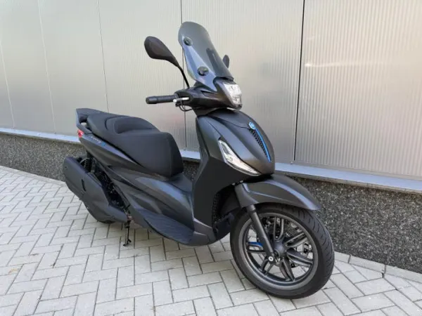 2025 Piaggio Beverly 400 - €6,295 · Bidding (1/1)