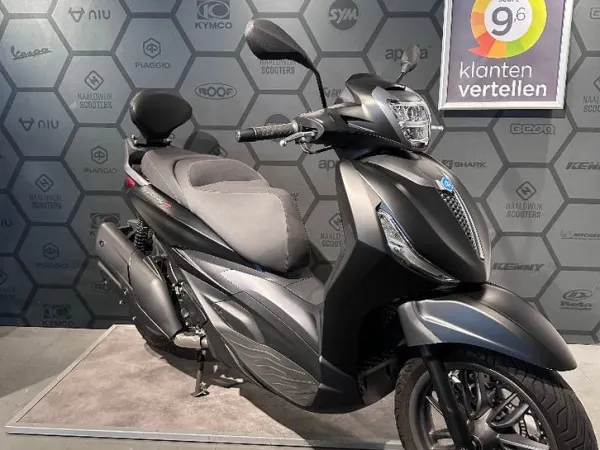 2022 Piaggio Beverly 400 - €5,695 (1/1)