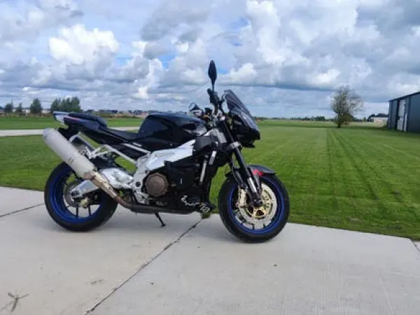 2007 Aprilia Tuono R 2007. 33318km!! - €3,950 · Bidding (1/1)