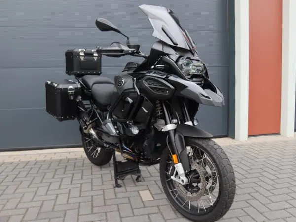 2024 BMW R 1250 GS Adventure 2024 Triple Black Akrapovic 6615 KM - € 24.950 (1/1)