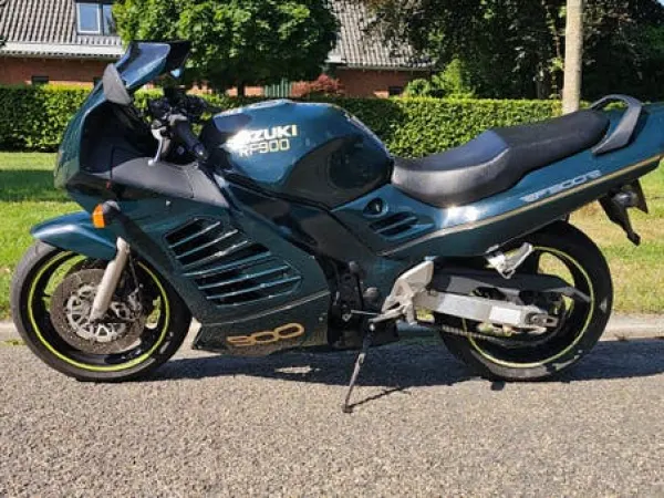 1992 Suzuki RF 900 R - € 1.250 · Bieden (1/1)