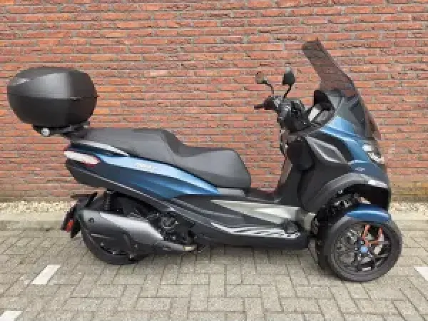 2023 MP3 530 Exclusive Blue Petrolio - €12,500 (1/1)