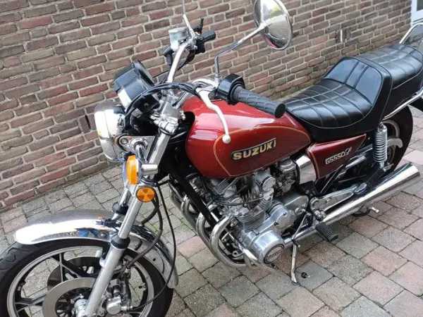 1982 Suzuki GS 550 - € 1.800 (1/1)