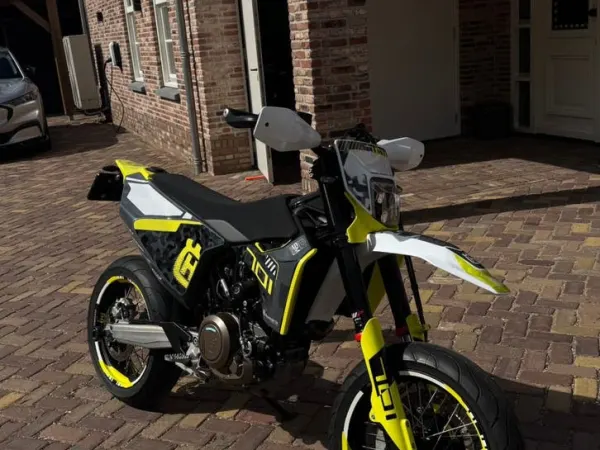 2024 Husqvarna 701 Supermoto - €11,799 · Bidding (1/1)