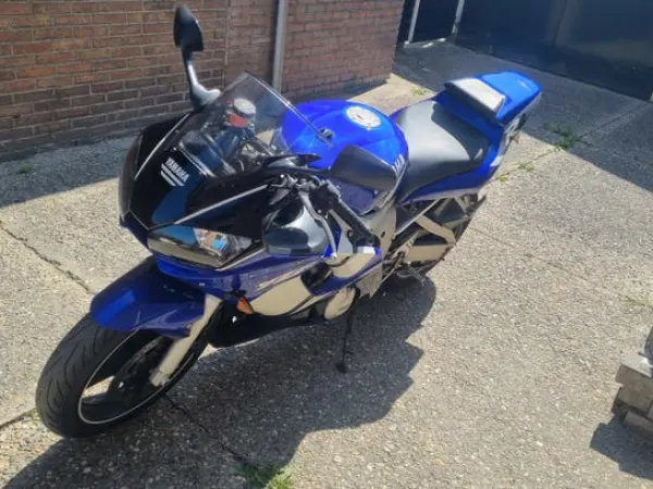2002 Yamaha R6-'02 (optie: Nieuwe bandenset) - €2,200 · Bidding (1/1)