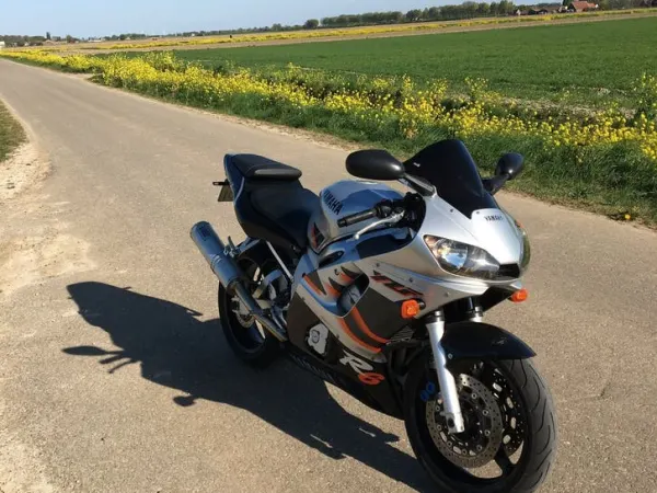 1999 Yamaha R6 ‘99 - €2,200 · Bidding (1/1)