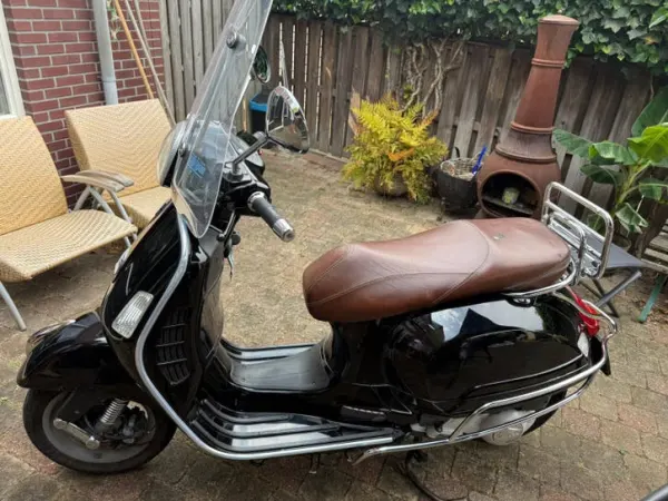 2009 Vespa GTS 250 i.e. – 2009 – 28.400 km - € 2.250 · Bieden (1/1)