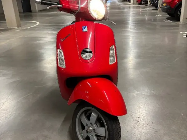 2006 Vespa GTS 250-Veel Recent Onderhoud - €2,500 · Bidding (1/1)