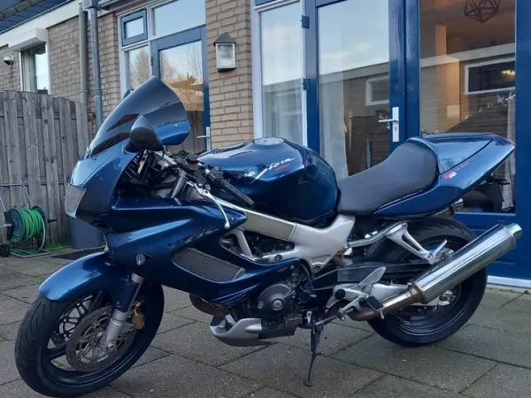 2000 Honda VTR 1000 - €1,700 · Bidding (1/1)