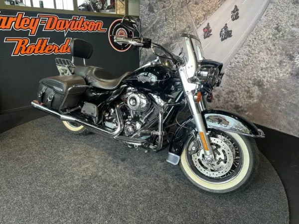 2010 Harley-Davidson FLHRC Road King Classic (bj 2010) - €15,990 · Bidding (1/1)