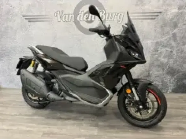 Bouwjaar onbekend Aprilia SR GT 400 Zwart - € 7.195 (1/1)