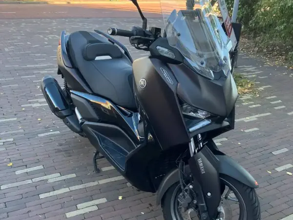 2025 Yamaha X-Max 300 - €7,450 · Bidding (1/1)