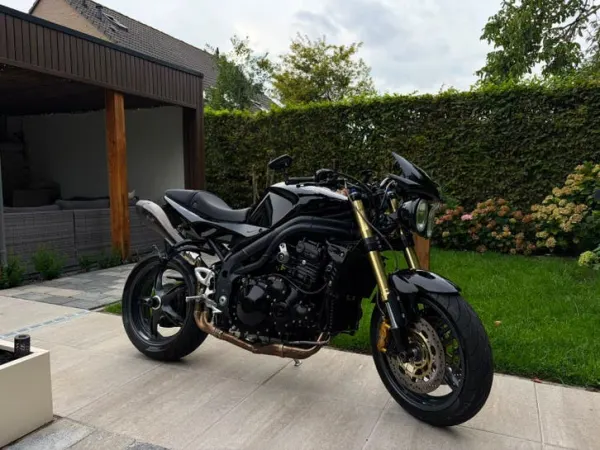 Bouwjaar onbekend Triumph Speed Triple 1050 - € 4.250 · Bieden (1/1)