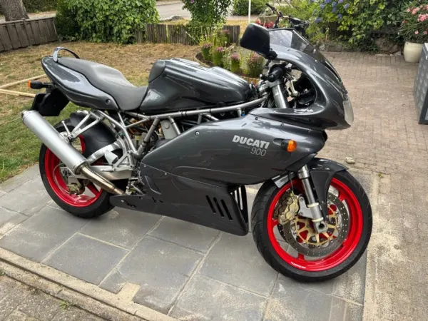 2002 Ducati 900 SSCarentena (Senna uitvoering)-Klassieker - €3,250 · Bidding (1/1)