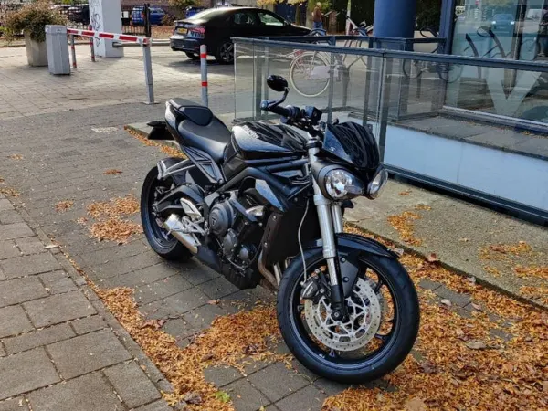 2018 Triumph Street Triple 765 S - € 7.250 · Bieden (1/1)