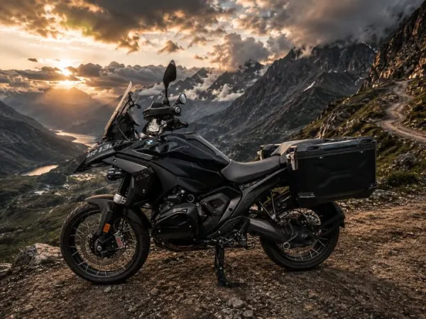 2024 BMW R1300GS R 1300 GS Triple Black Wilbers Akra Koffers vol - €23,500 · Bidding (1/1)