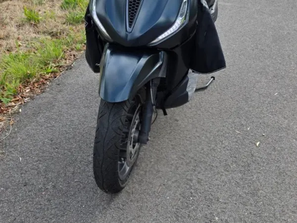 2021 Piaggio Beverly 400 - €5,299 · Bidding (1/1)