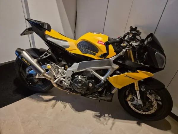 2013 Aprilia Tuono V4 - €8,250 · Bidding (1/1)