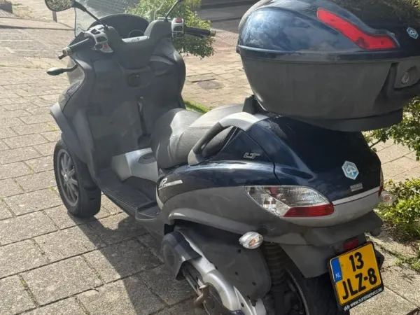 2009 Piaggio MP3 400 - €2,500 · Bidding (1/1)