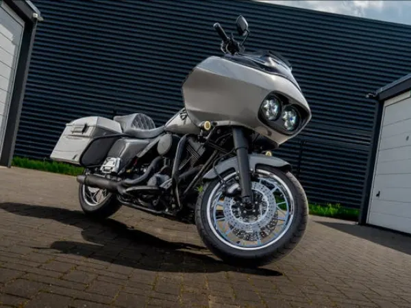 2001 Harley-Davidson Road King - €9,000 · Bidding (1/1)