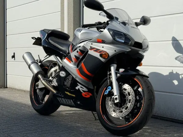 2000 Yamaha R6 uit 2000 | 38K KM | Veel Onderhoud | Nette Staat - € 3.250 · Bieden (1/1)