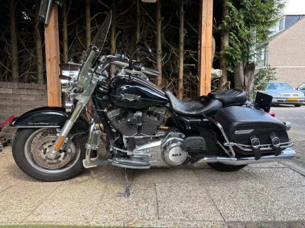 2012 Harley-Davidson Road King - €10,950 · Bidding (1/1)
