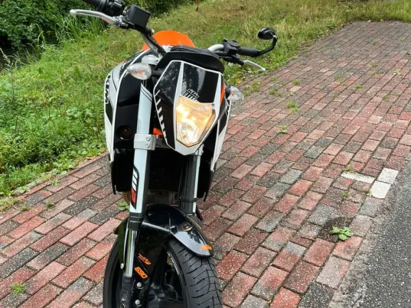 2012 KTM 690 Duke - €3,500 · Bidding (1/1)