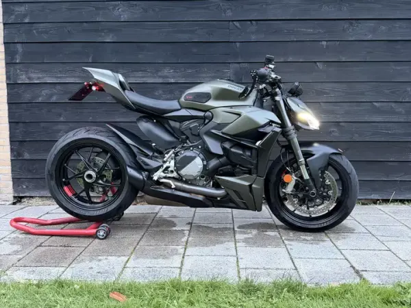 2023 Ducati Streetfighter - €17,500 (1/1)