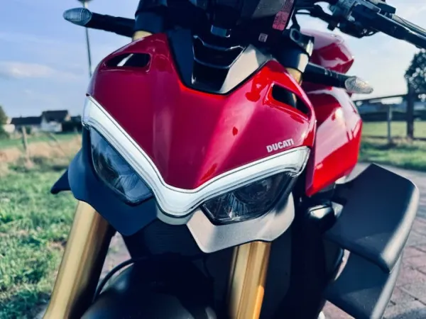 2021 Ducati Streetfighter V4S Naked Bike met Maar 6000 km - € 18.750 · Bieden (1/1)