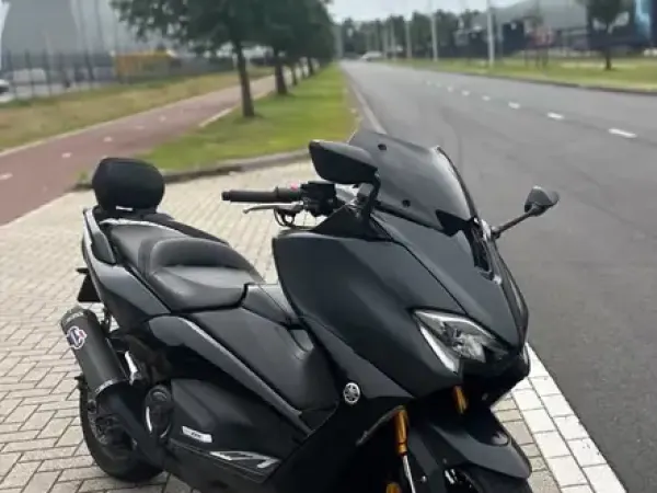 2017 Yamaha Tmax DX - € 8.000 (1/1)