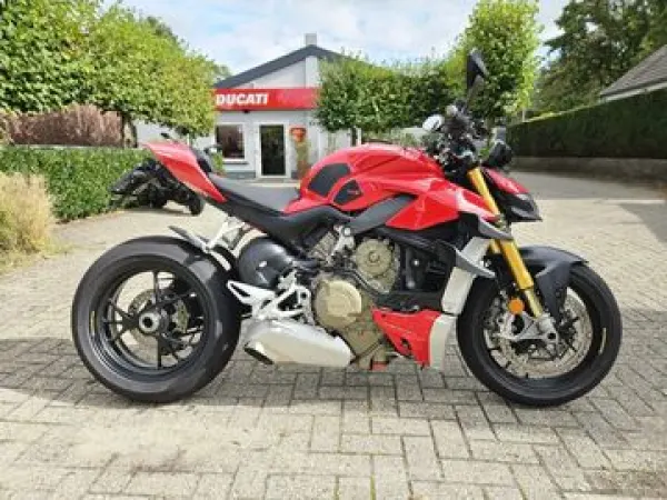 2022 Ducati Streetfighter V4S Red - € 21.350 (1/1)
