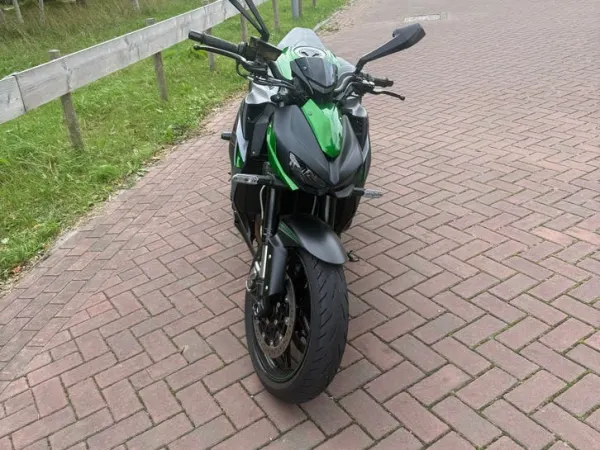 2021 Kawasaki Z1000R 2021-Nieuwstaat, Weinig km, Akra, Öhlins - € 13.900 · Bieden (1/1)