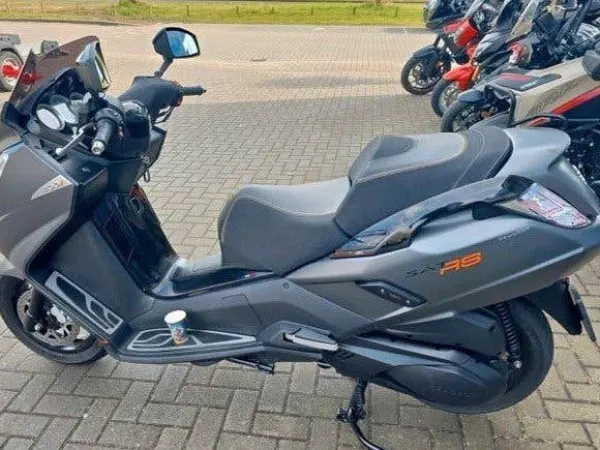 2015 Peugeot SatRS 400i Sport Motorscooter 2015 Slechts 18750 klm - € 1.875 · Bieden (1/1)