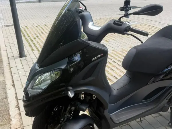 2021 Piaggio MP3-grote Beurt gehad, Komt van Dealer - € 4.700 · Bieden (1/1)